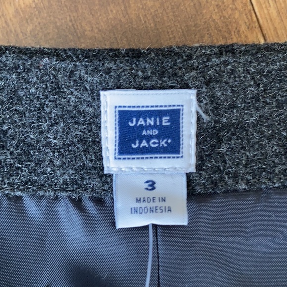 Vest - Picture 3 of 9